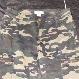 Camouflage jeans
